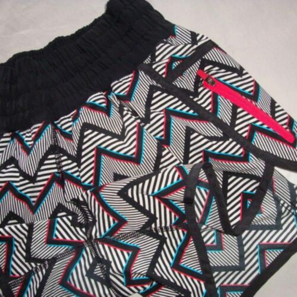 Lululemon Seawheeze Tracker Shorts Size 6